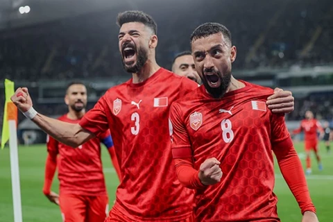 بـ10 لاعبين.. البحرين تقصي الكويت وتتأهل إلى نهائي كأس الخليج (فيديو)